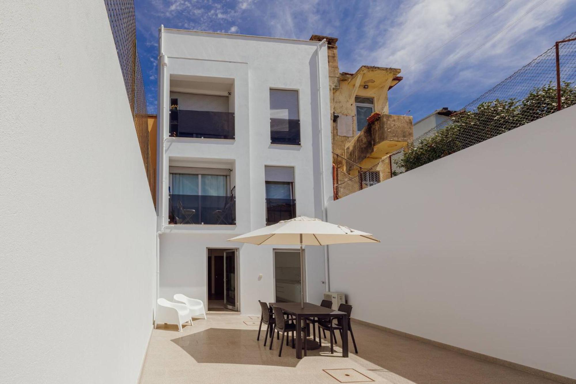 Stylish Apartment With Terrace By Hosty ポルト エクステリア 写真