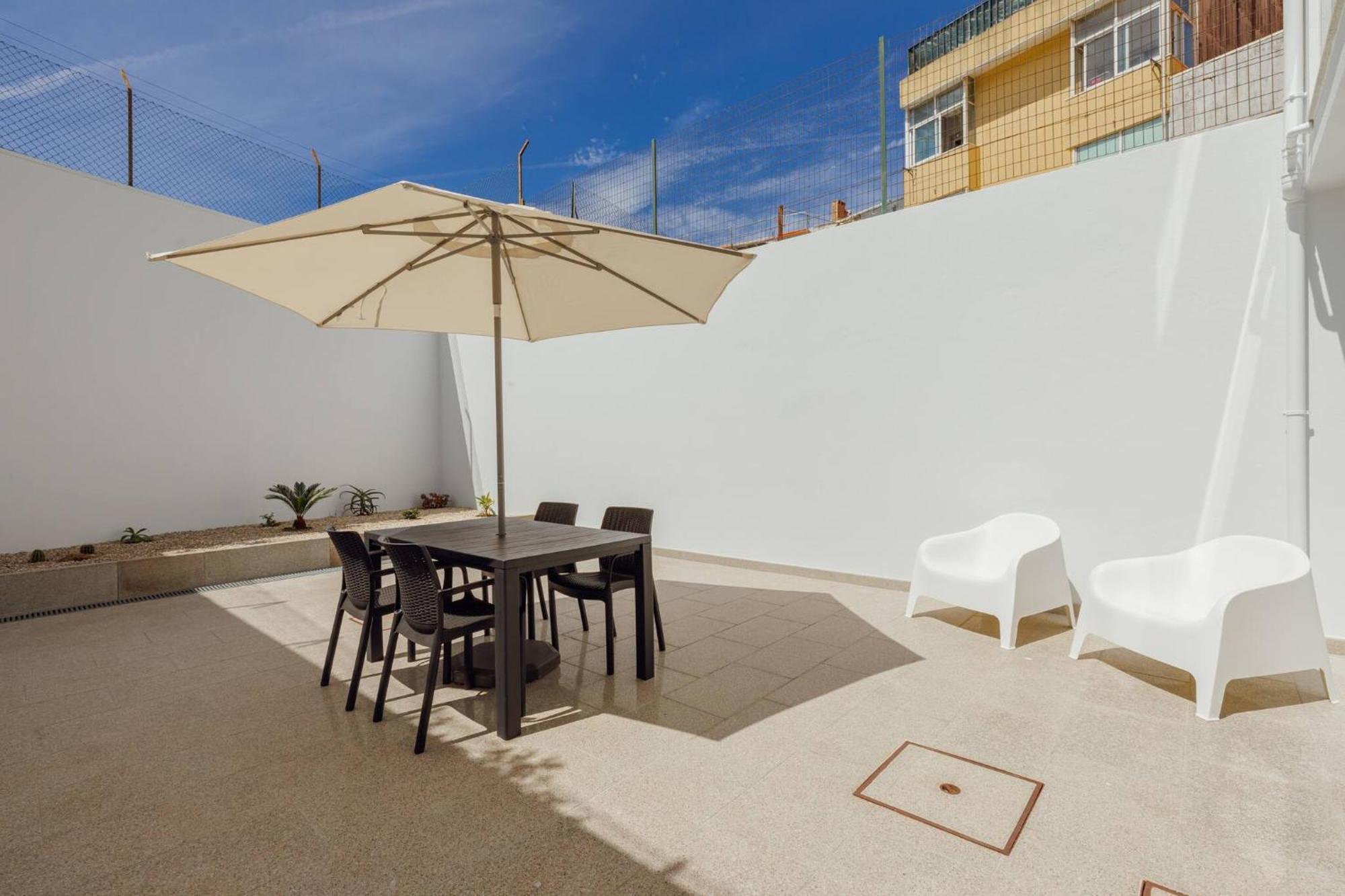 Stylish Apartment With Terrace By Hosty ポルト エクステリア 写真